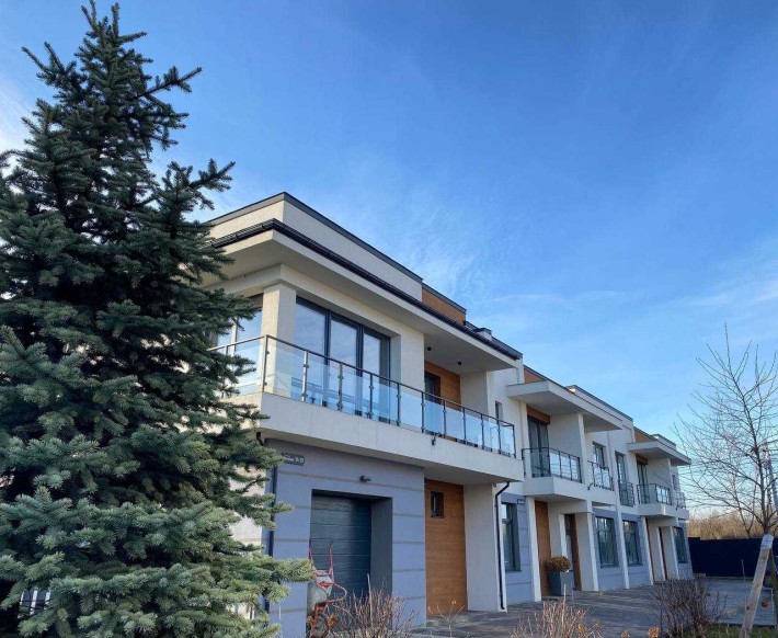 Сучасний таунхаус у ВОВЧИНЦЯХ - 7 хв до ТРЦ Veles Mall! - фото 1