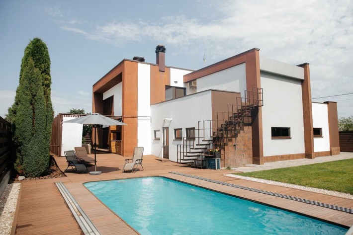 Продаж будинку з басейном та готовим для проживання у Вовчинцях - фото 1