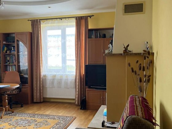 Продається будинок з гаражем в Крихівцях. Крихівці