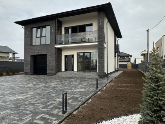Продається сучасний двоповерховий будинок Крихівці