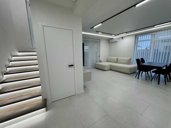 Продається просторий будинок з сучасним ремонтом в Крихівцях. Криховцы