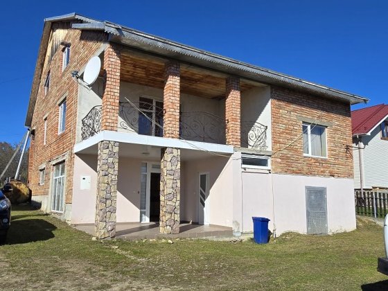 Будинок з панорамою на гори Косов