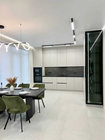 Укомплектований будинок з дизайнерським ремонтом та меблями - фото 1