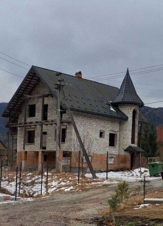 Продаю будинок в курортному Татарові біля річки! 225м2/6соток - фото 1