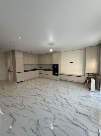 Продаж готового таунхаусу з ремонтом у смт Ворзель. Є відеоогляд! - фото 1