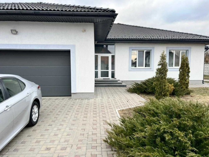 Современный одно этажный дом 2021 года в с.Белогородка.22 сотки. - фото 1