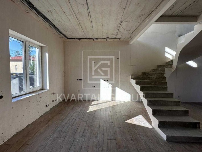 Продаж дуплексу з частковим ремонтом у центрі Ворзеля - фото 1