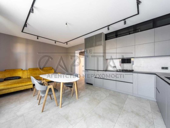 Таунхаус з сучасним ремонтом в Крюківщині/Будинок Київ/Гатне/Чабани Крюківщина