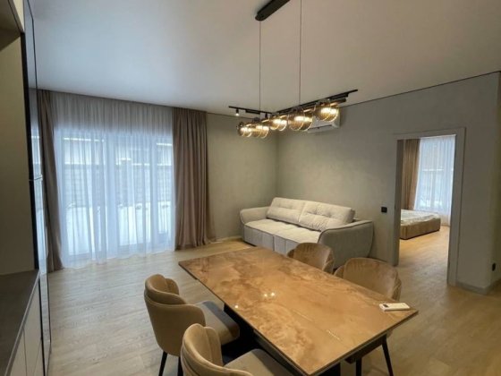 Фасадний будинок з ремонтом та меблями в курортному містечку Ворзель