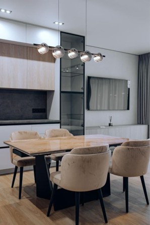 Сучасний будинок з новим ремонтом біля лісу - фото 1