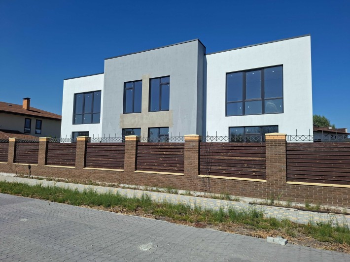 Життя мрії за 7 км від Києва! Ваш ідеальний будинок чекає! - фото 1