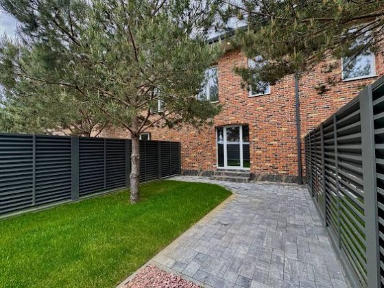 Таунхаус з чистовими роботами, в дуже крутій локації Стоянка