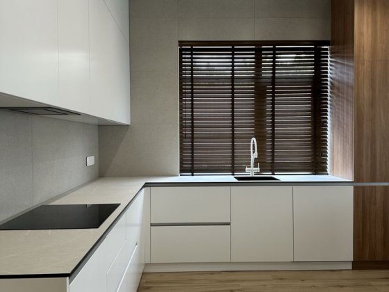 Продаж будинку під Києвом, 8 соток, закрите містечко, новий Стоянка