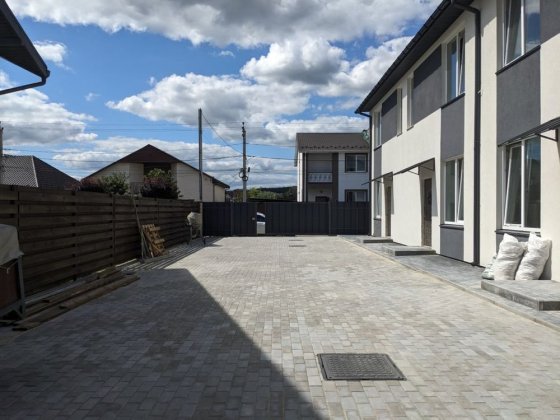 Продаж Таунхауса. Стоянка ( біля дитячого садочка) Стоянка