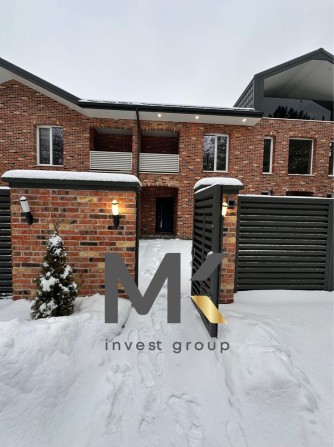 Таунхаус в Ірпені з ялинкою у дворі ( закрита теріторія) - фото 1