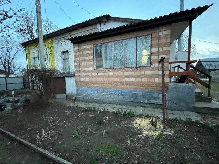 Продаж частини будинку зі зручностями. Центр Таращі, все поруч - фото 1