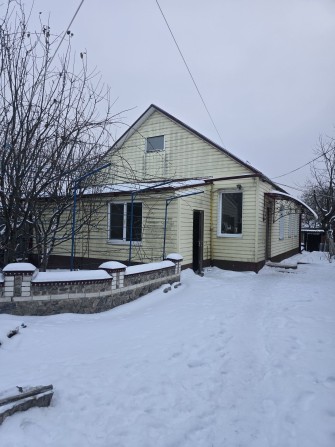 Продаж будинку смт Рокитне центр селища - фото 1