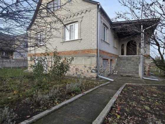 Рокитне. Продаж будинку . Розглядазмо сертифікати Рокитное