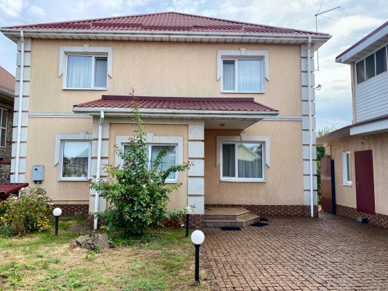 Будинок у Броварському районі смт Велика Димерка, вул. Парникова Большая Дымерка