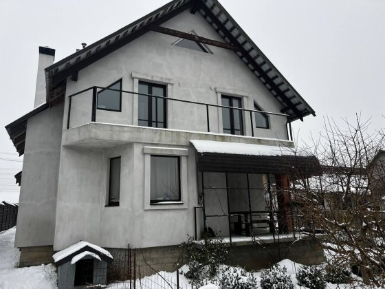 Жилий Будинок у передмісті  Київа,Бомбосховище Блиставица