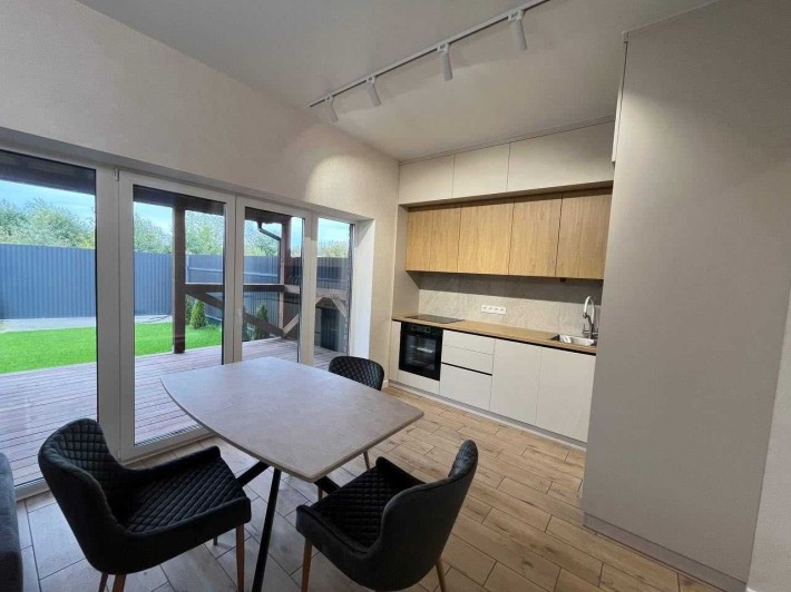 Кутовий таунхаус з ремонтом в Горенці - фото 1