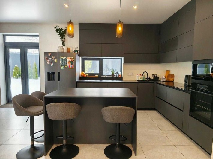 Будинок з ремонтом під Києвом Котеджне містечко 176 м2 6.5 сотки - фото 1