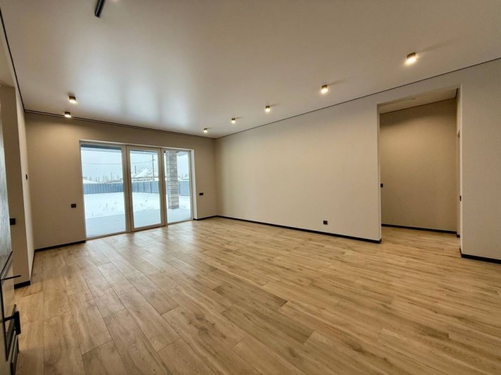 Будинок на 11 сотках, з новим ремонтом та з зручним виїздом до Київа - фото 1