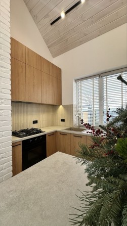 Сучасний будинок з РЕМОНТОМ в котеджному містечку! Газ - фото 1