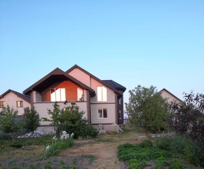 Продаж приватного будинку в селі  Красилівка з великим гаражем. - фото 1