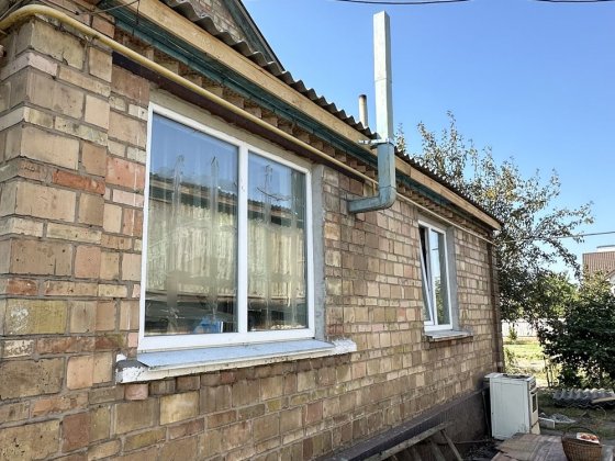 Продам пів будину з окремим входом та парканом, с.Лютіж Лютіж