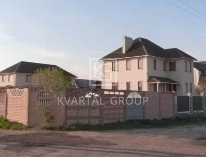 Продам будинок з частковим ремонтом та великою ділянкою 23 сотки - фото 1