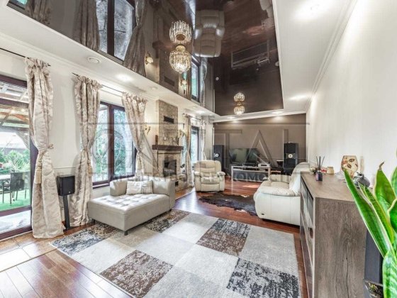 Супер Будинок Закрите містечко Honey Hills  автономний Сонячні Панелі Новые Безрадичи