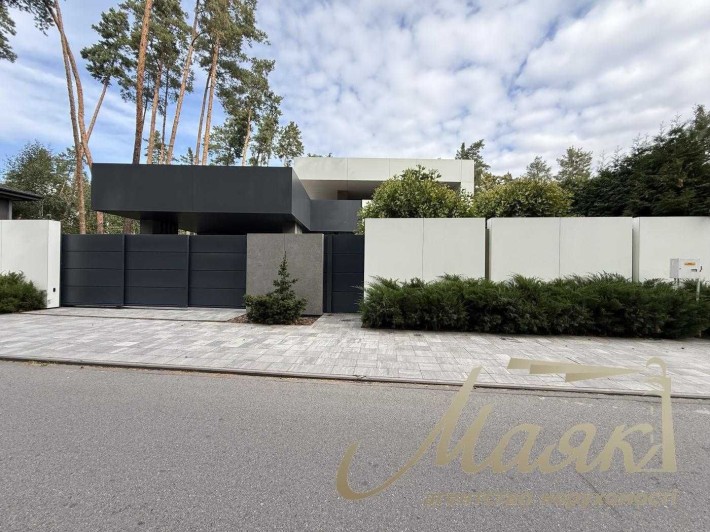 Продажа 1-этажного дома 305 м2, в Плютах - фото 1