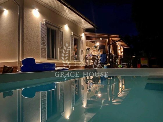 Пропонується стильний будинок 210м2 з басейном в Романкові Романков