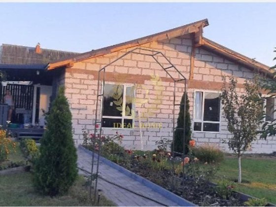 Продаж будинку на 4 кімнати в Рожнах Рожни