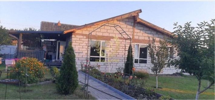 Продаж будинку на 4 кімнати в Рожнах - фото 1