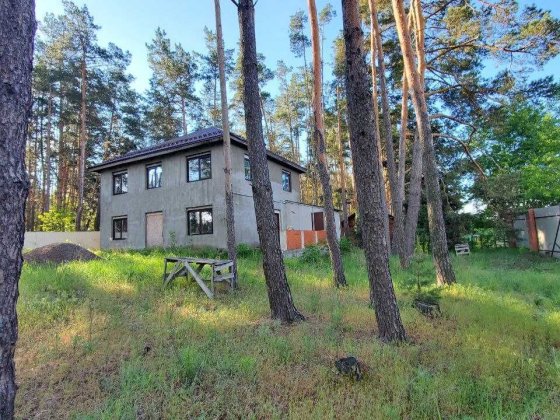 Продам домівку з літнім будинком у гарному місці Рожни