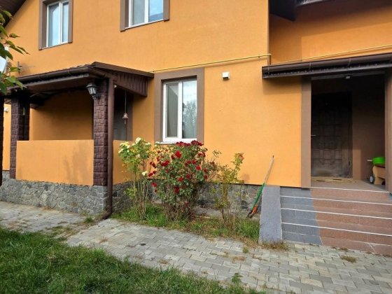 Продаж будинку на два входи с. Фурси Фурси