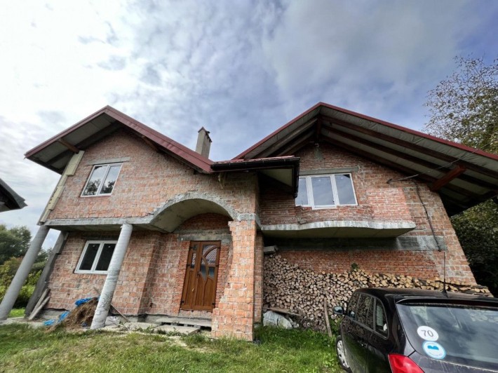 Продаж 4-кім. будинку 290 м.кв., в. Салютна - фото 1