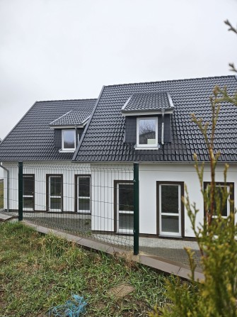 Продаж котеджу з частковим ремонтом. С.Солонка поряд зі Львовом. - фото 1