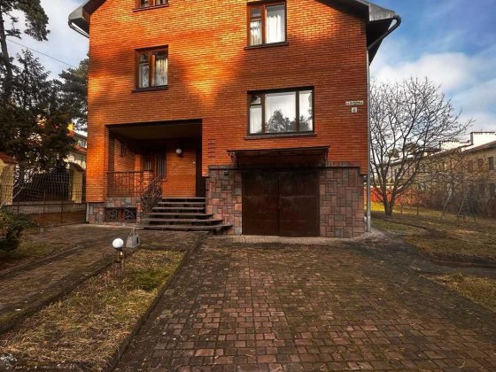 Продаж будинку з великою земельною ділянкою в Брюховичах, Брюховичі