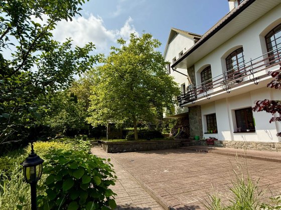 Продаж заміський будинок 450м2 15 сот.землі Брюховичі р-н рест. Байка Брюховичі