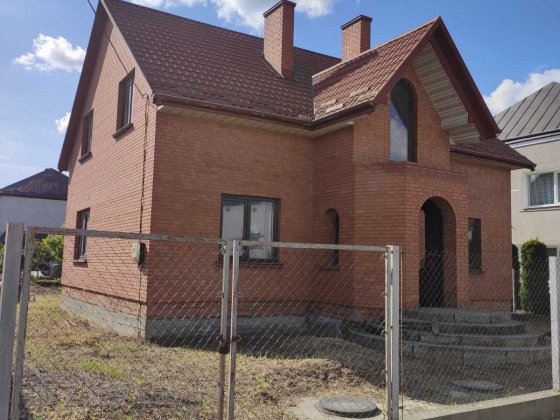 Продам окремо стоячий будинок в місті Городок
