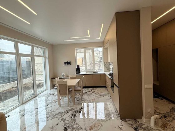 Продам новый дом с евроремонтом в Нерубайском. Нерубайское