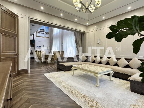 Будинок з басейном у Київському районі, Совіньен Лиманка