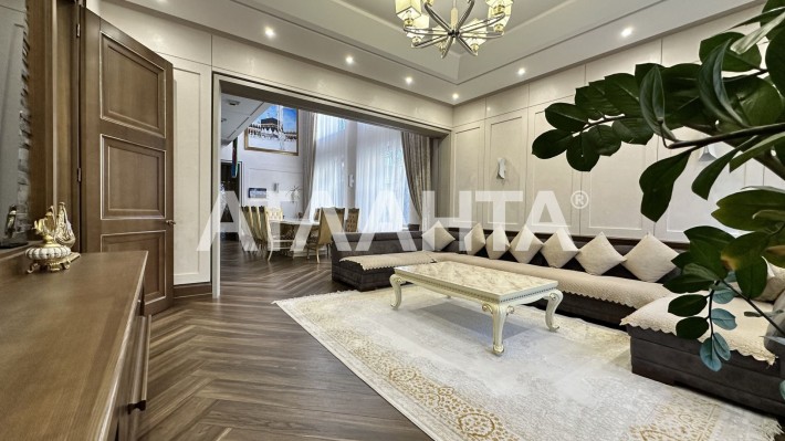 Будинок з басейном у Київському районі, Совіньен - фото 1