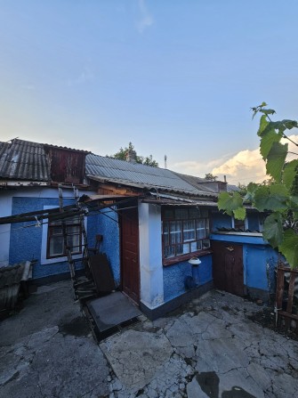 Часть дома в общем дворе - фото 1