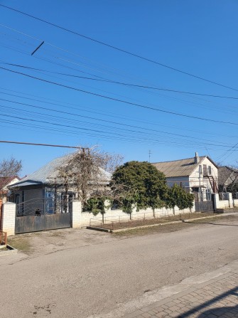 Продам 2 дома на участке 7 соток.Одесса Ленпоселок ул Бахчевая 18 - фото 1