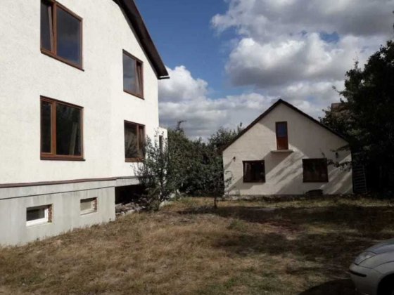 Два будинки на одній ділянці, с. Мачухи Мачехи