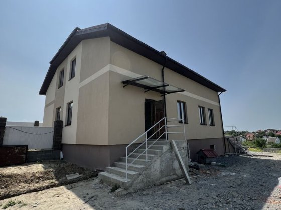 Затишний будинок у тихій локації ,подалі від місцевої метушні , Обарів Обаров